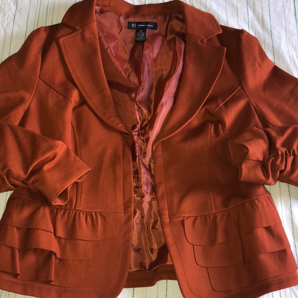 5/25 🌈Orange/rust color blazer